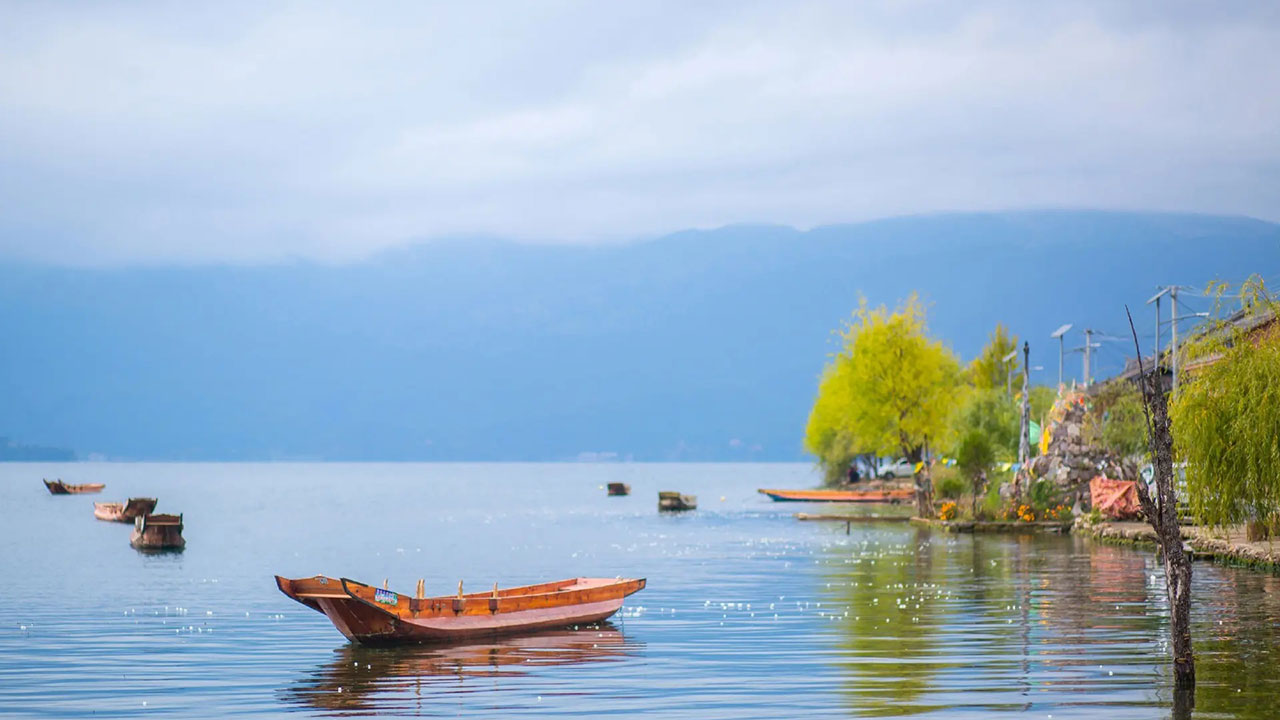 云南瀘沽湖 云南瀘沽湖.jpg